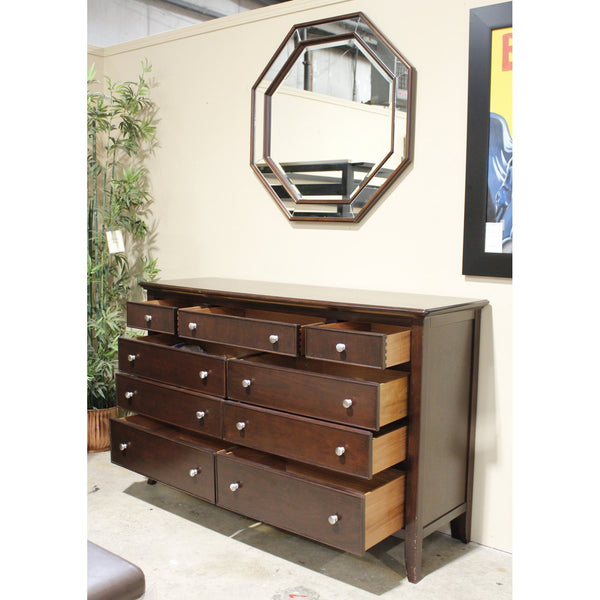 Stanley 9 Drawer Dresser w/Mirror