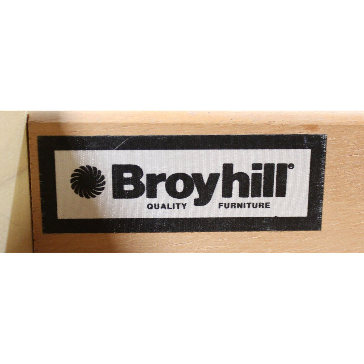 Broyhill End Table w/Drawer