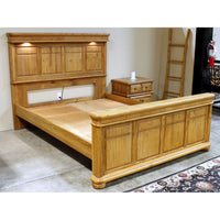 Arbek Queen Oak Panel Bed w/Lighted Headboard