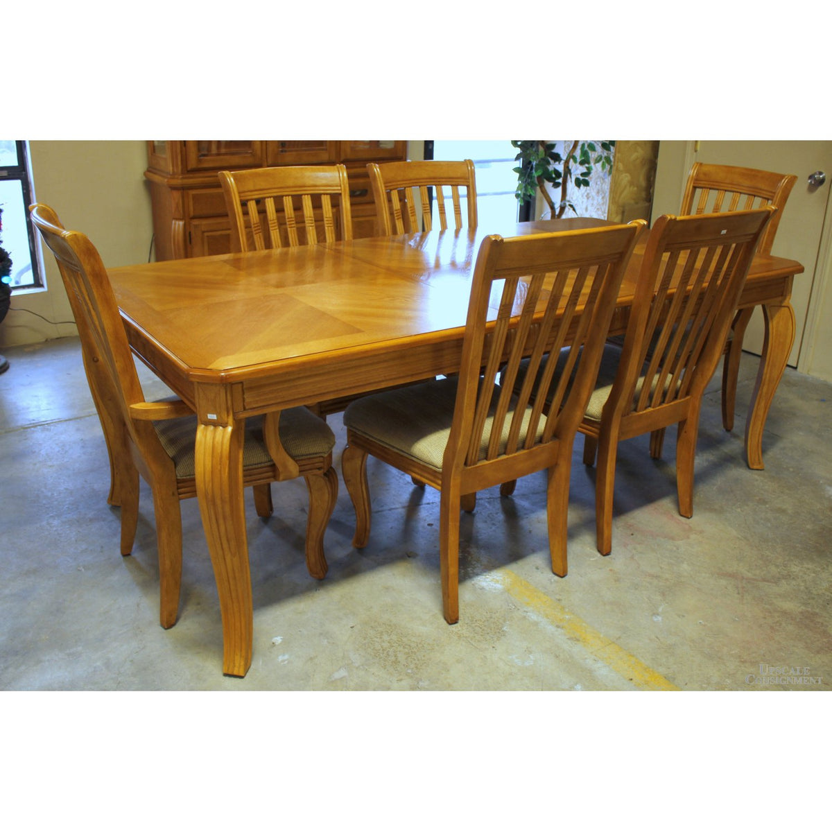 Honey Oak Dining Table w/6 Chairs