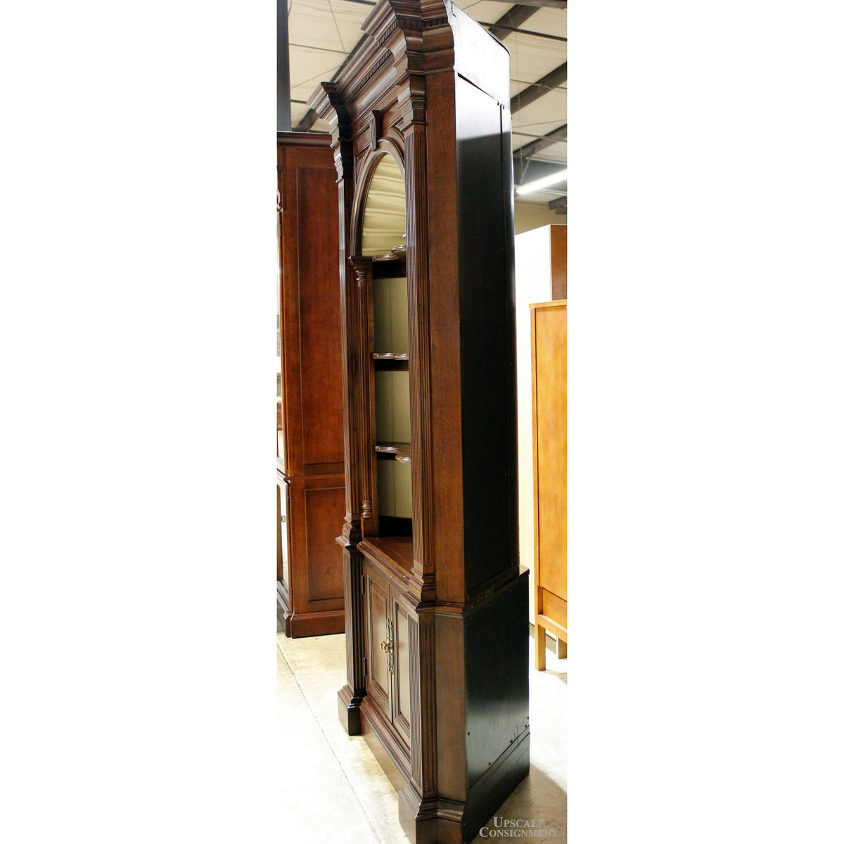 Corner Cabinet w/Shell Top