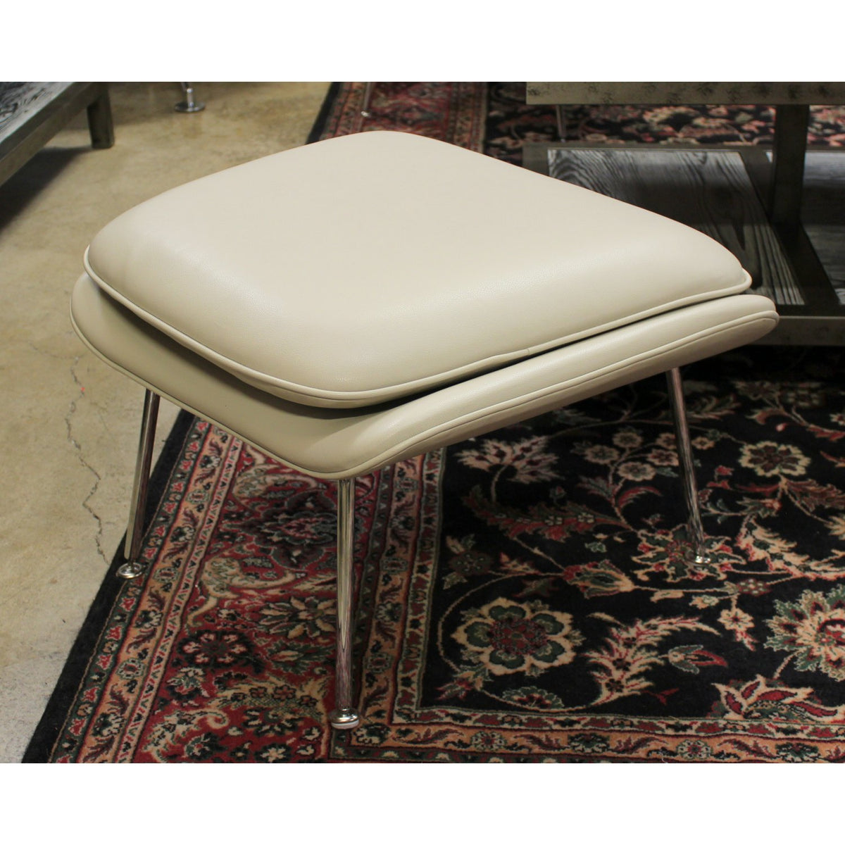 Knoll Swivel High Back Lounge Chair w/ Ottoman