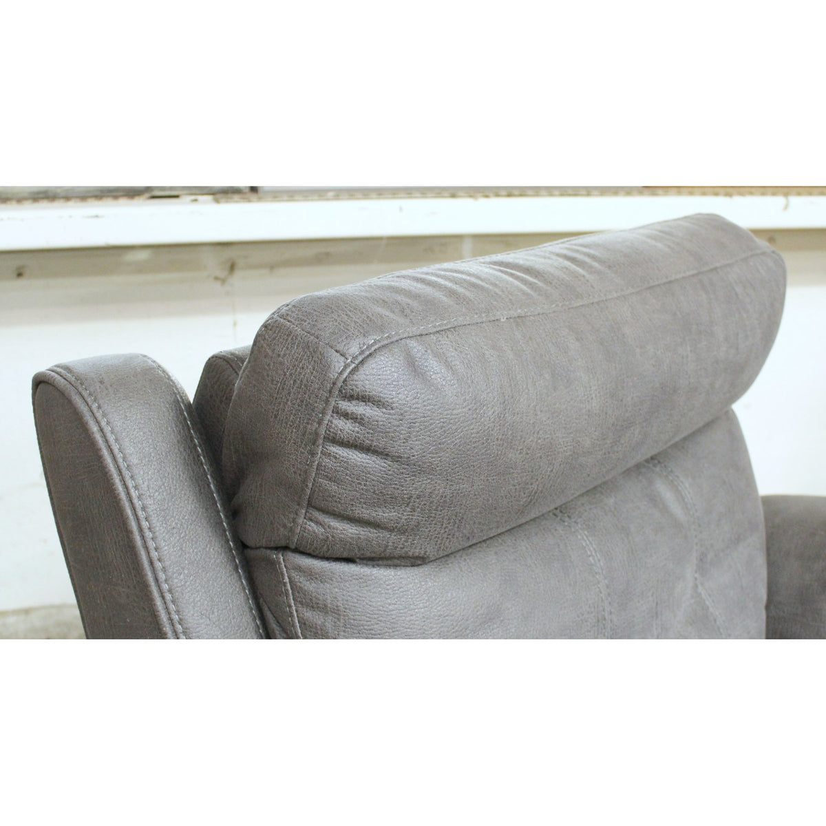 Voilino Dark Gray Power Recliner w/Adj. Headrest