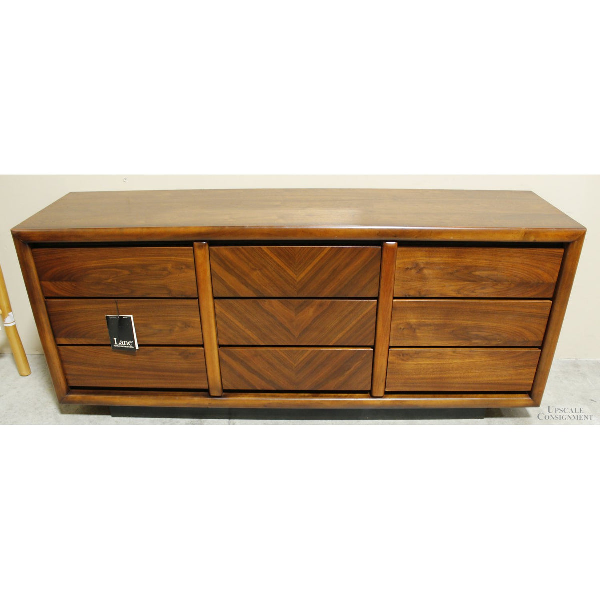 Lane Mid-Century Walnut Dresser w/Mirror – Upscale Consignment