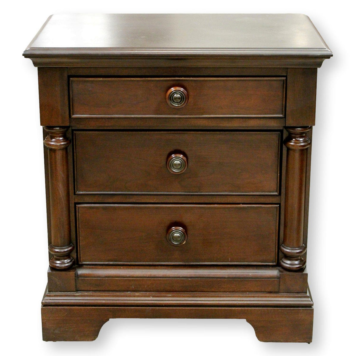 3 Drawer Nightstand w/Pillars