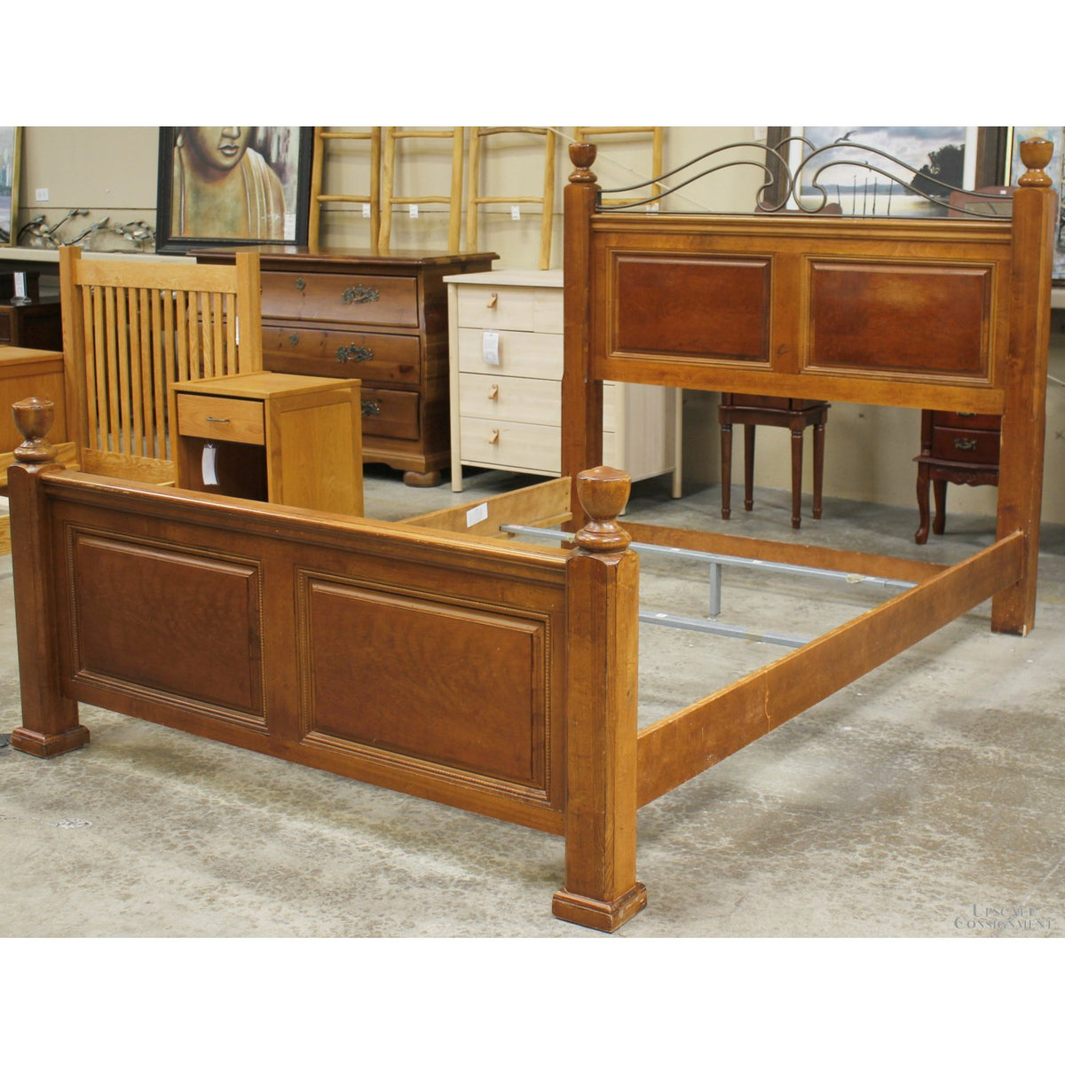 Vaughn Furniture Co. Queen Size Panel Bed