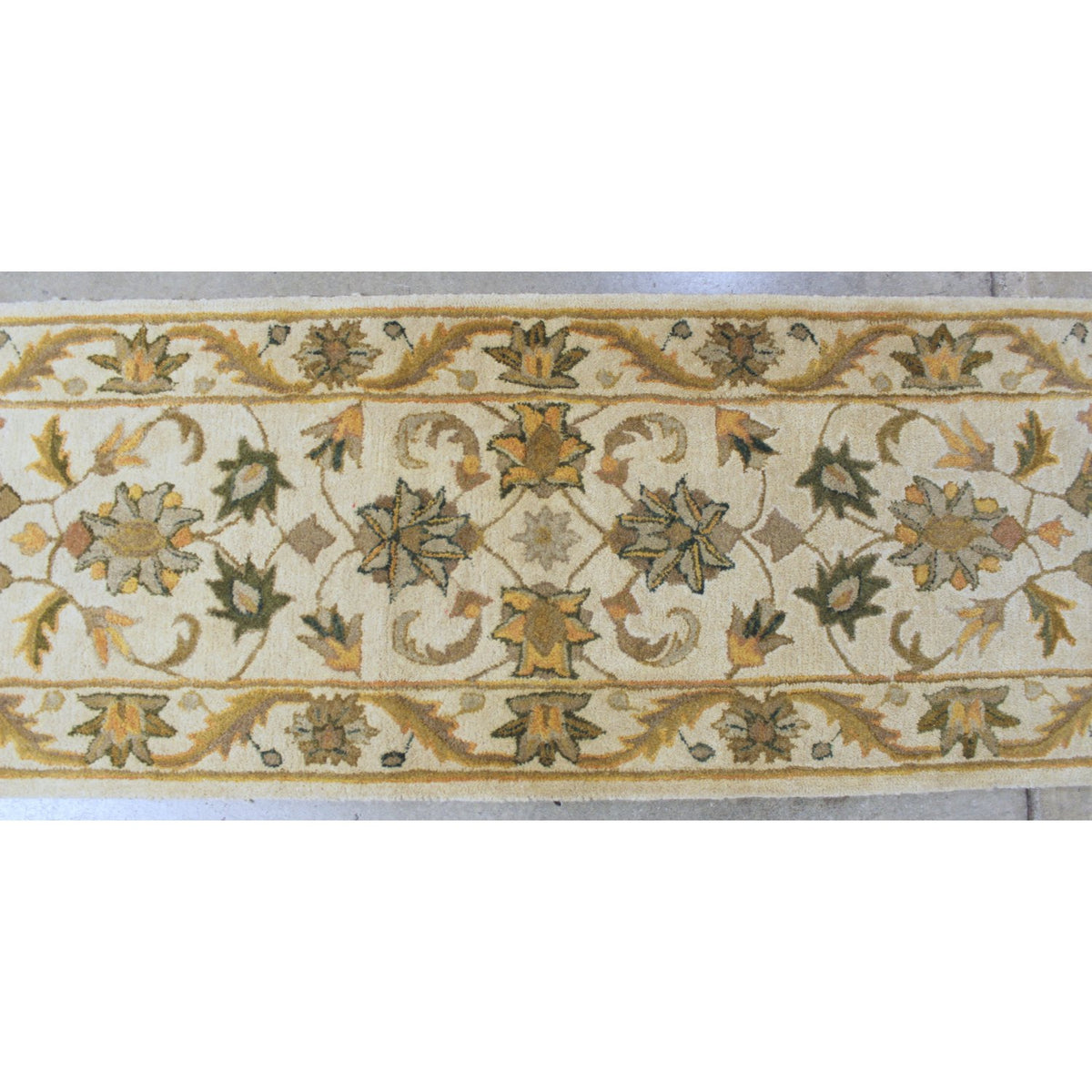 Safavieh 2'3" x 7'11" Runner Rug