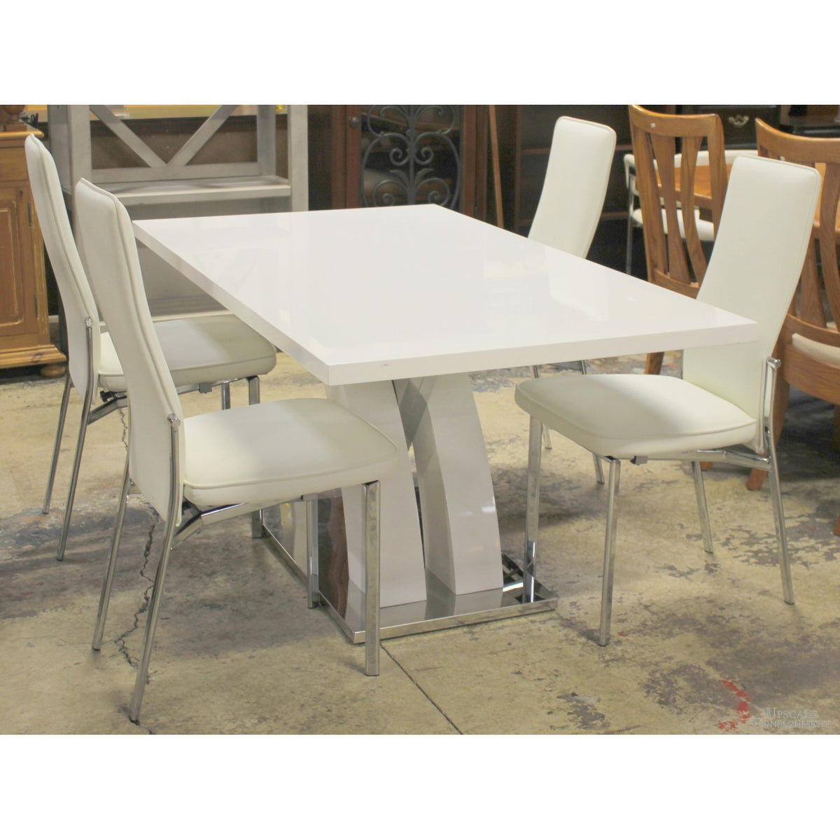 Dania Modern White Dining Table w/4 Chairs