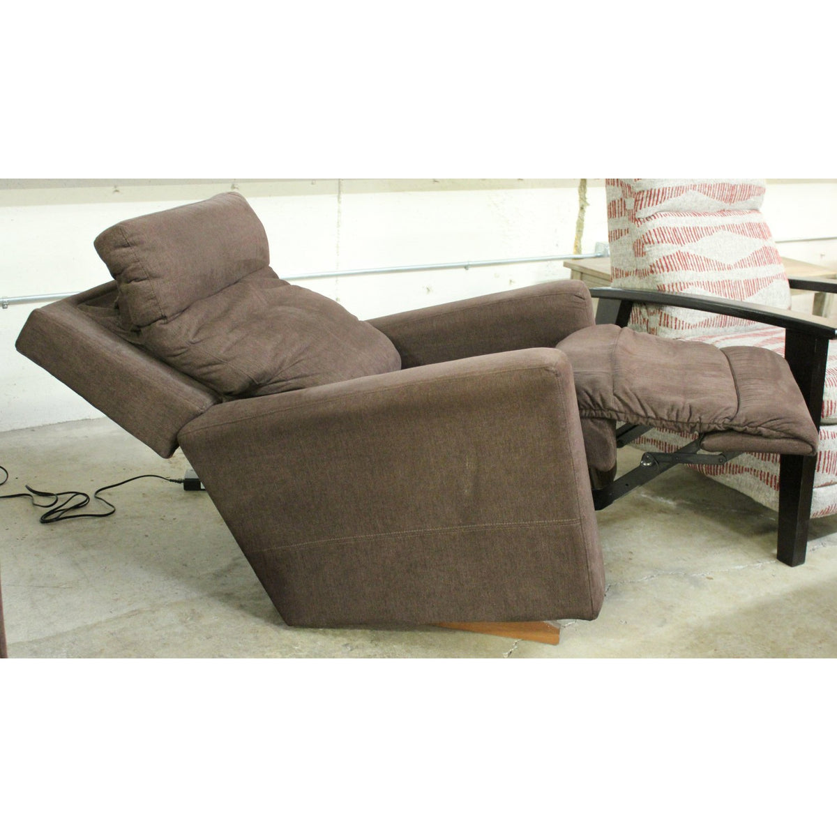 La-Z-Boy Swivel Dual Motor Power Recliner w/Adj. Headrest & Lumbar