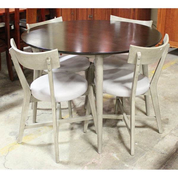 Hillsdale Furniture Round Dining Table w/4 Chairs
