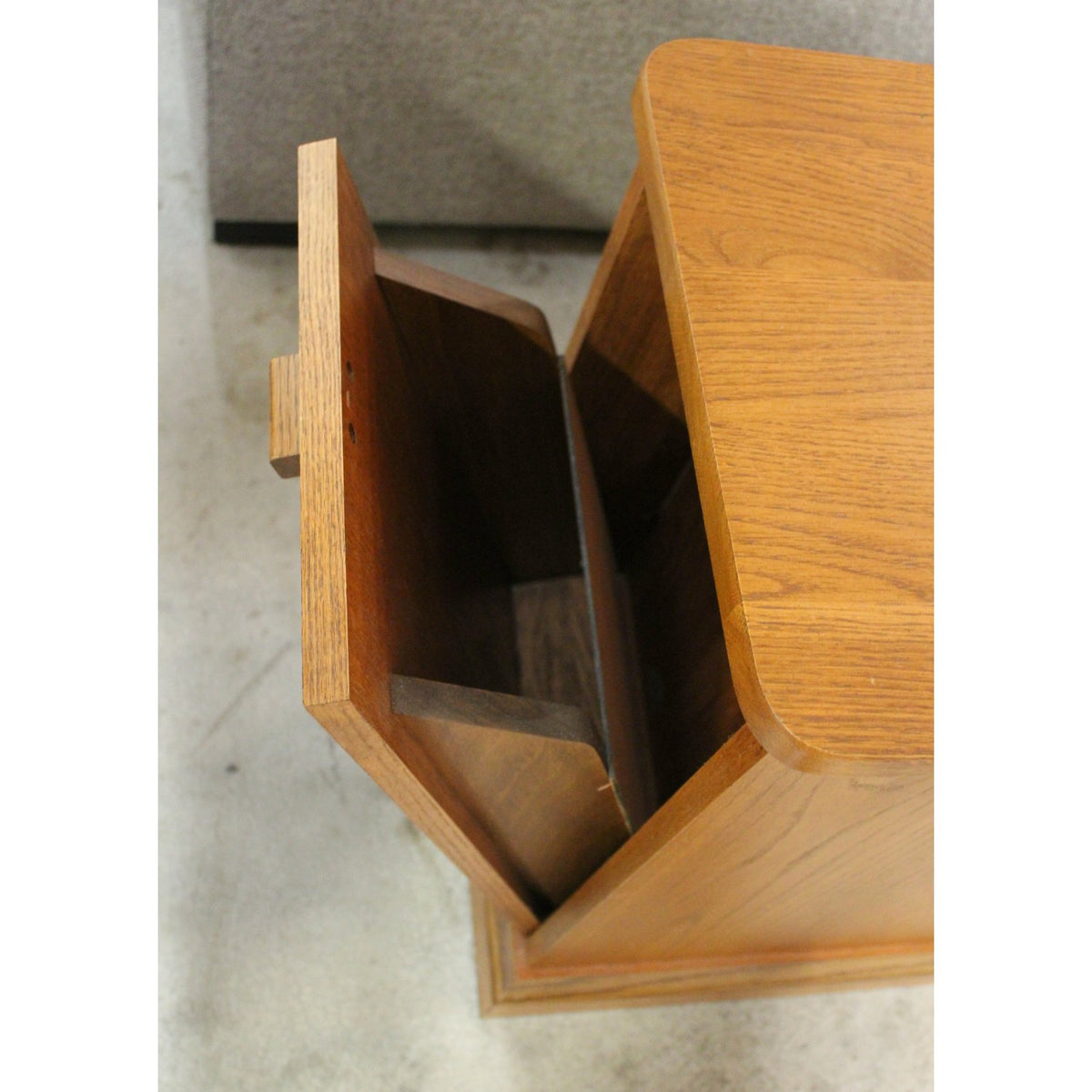 Oak End Table w/Magazine Rack