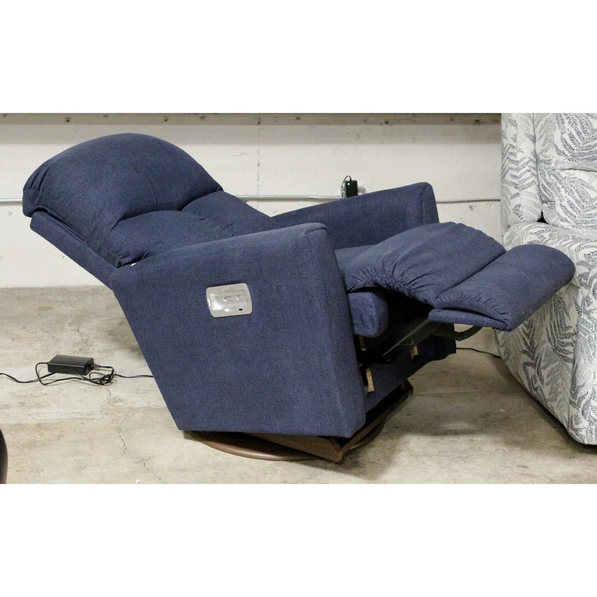 La-Z-Boy Blue Swivel Rocking Power Recliner w/adjustable Lumbar & Headrest