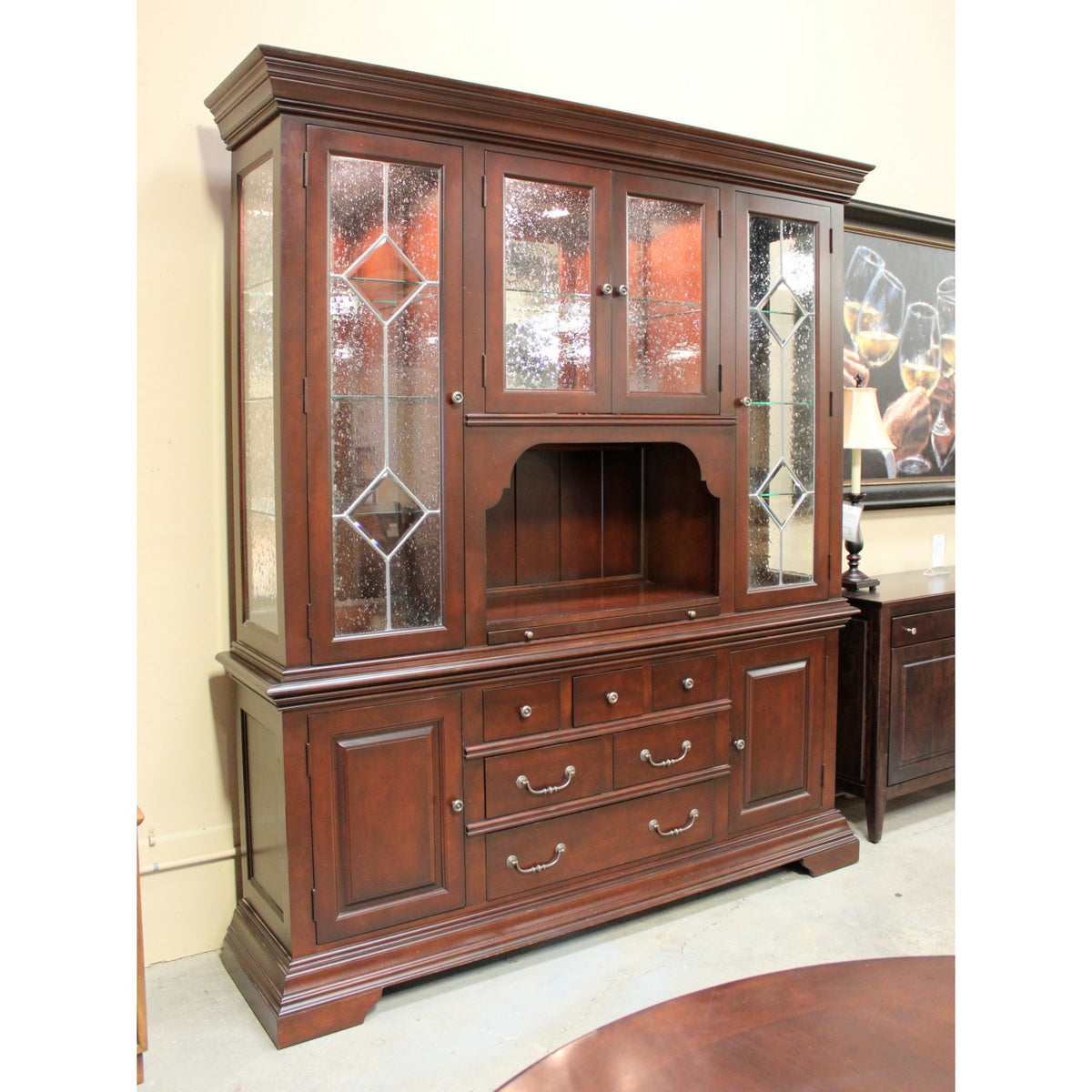 Stanley Furniture Seeded Glass Door China Cabinet