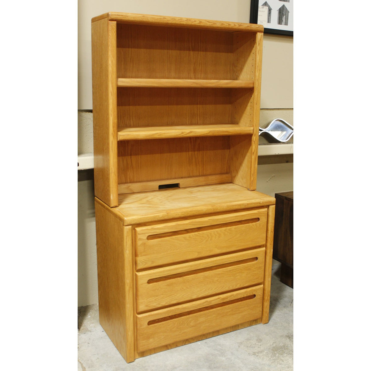 Oak 3 Drawer Chest w/Hutch