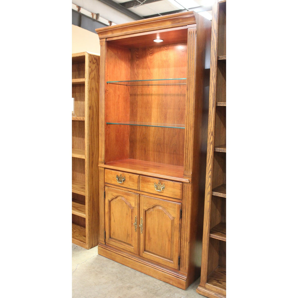 Thomasville Display Shelf w/Cabinet