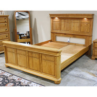 Arbek Queen Oak Panel Bed w/Lighted Headboard