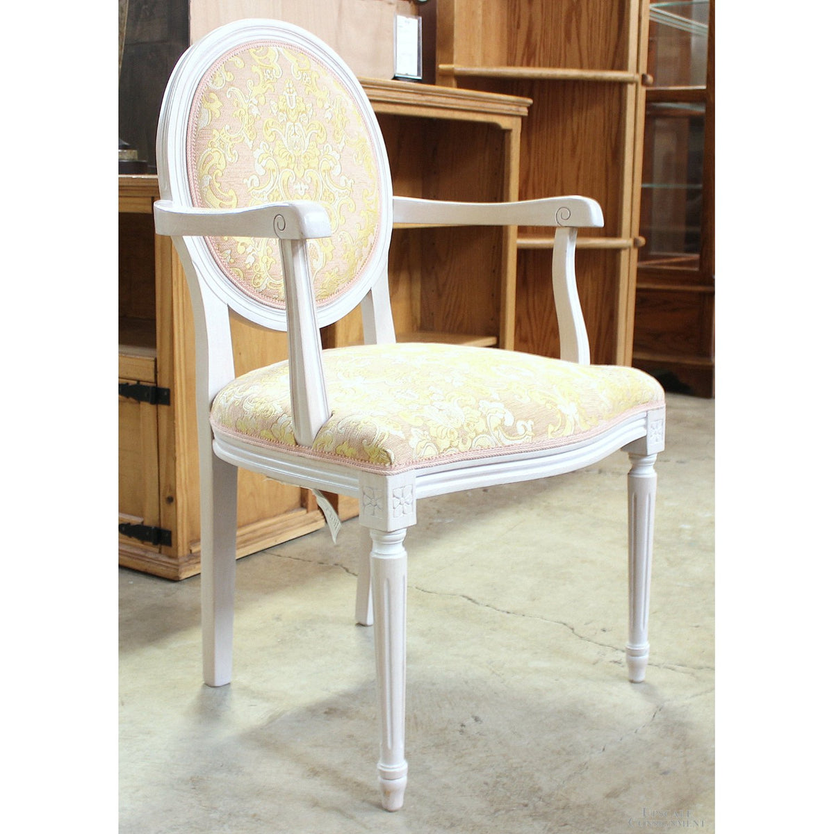 Medallion Back Accent Chair