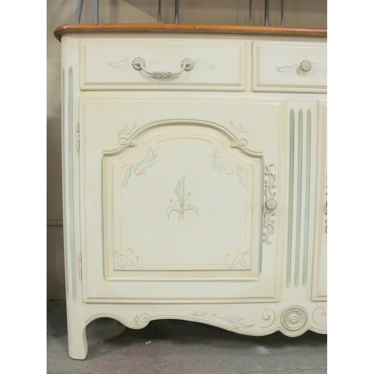 Ethan Allen Sideboard w/Hutch