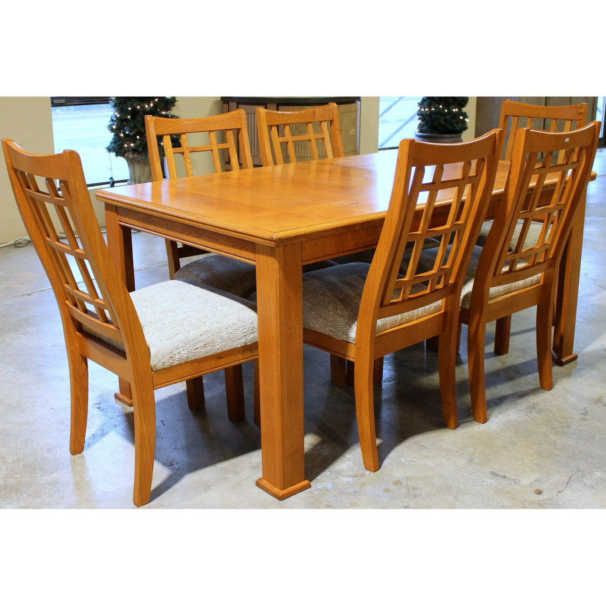 Master Home Furnishings Dining Table w/6 Chairs