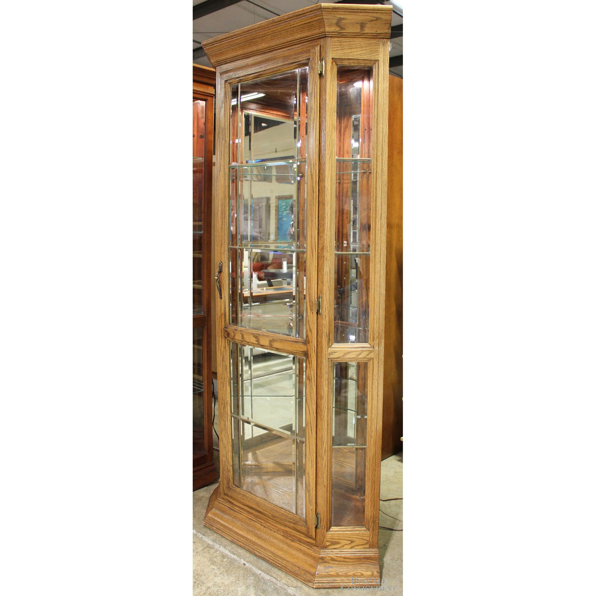 Oak Corner Curio w/Leaded Glass
