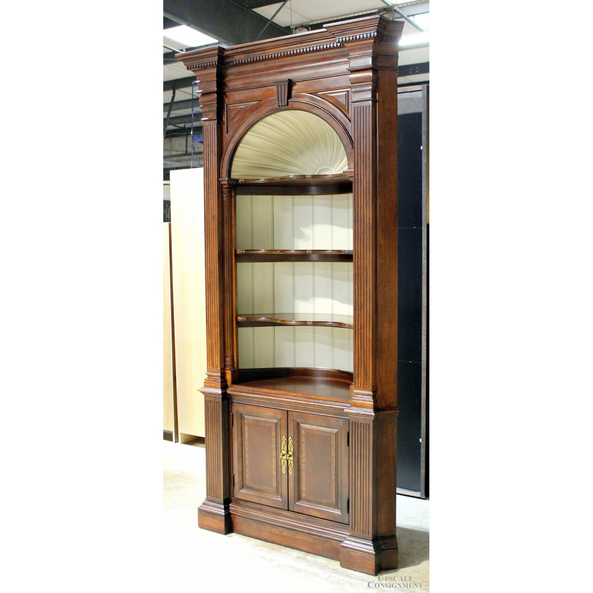 Corner Cabinet w/Shell Top
