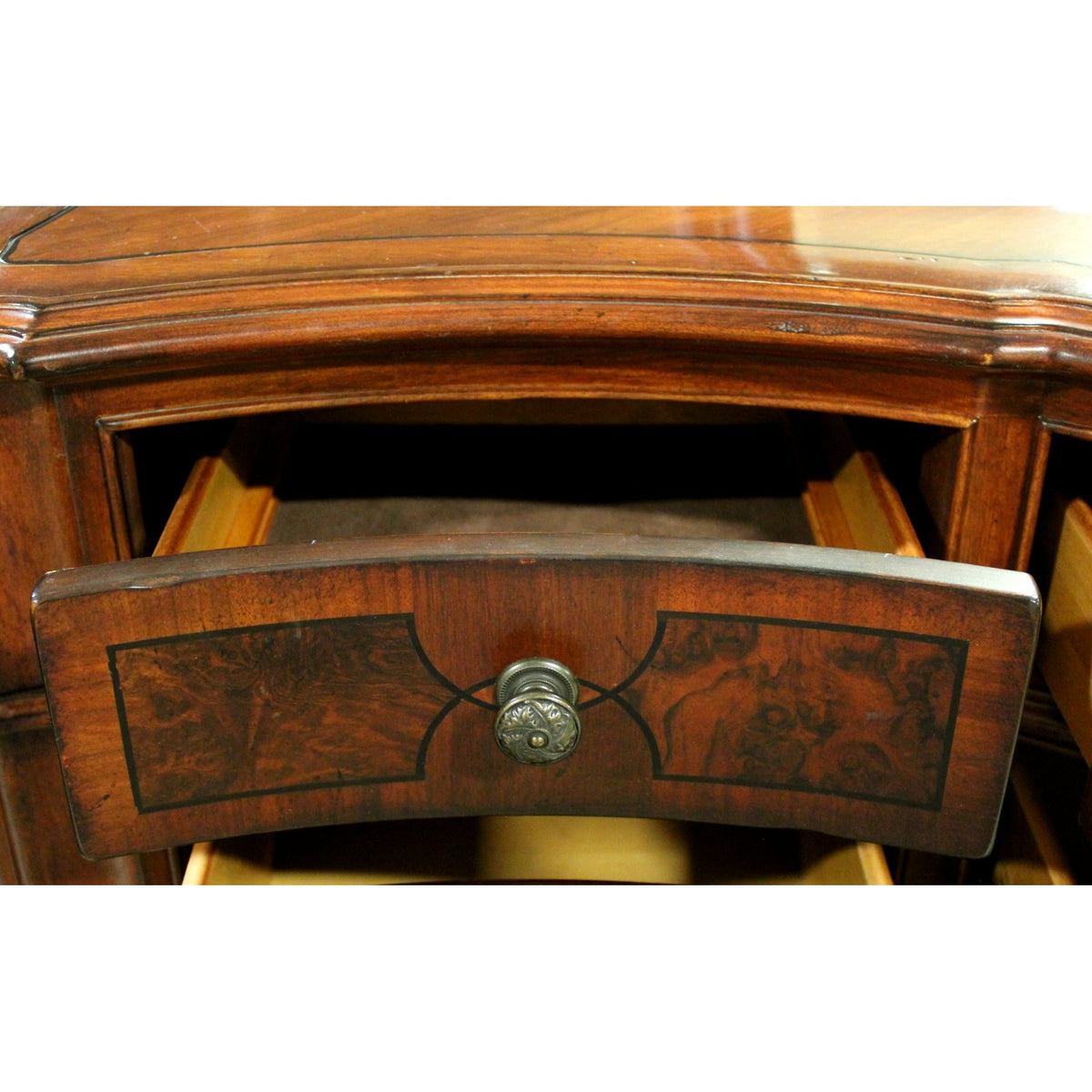 Serpentine Triple Dresser w/Mirror