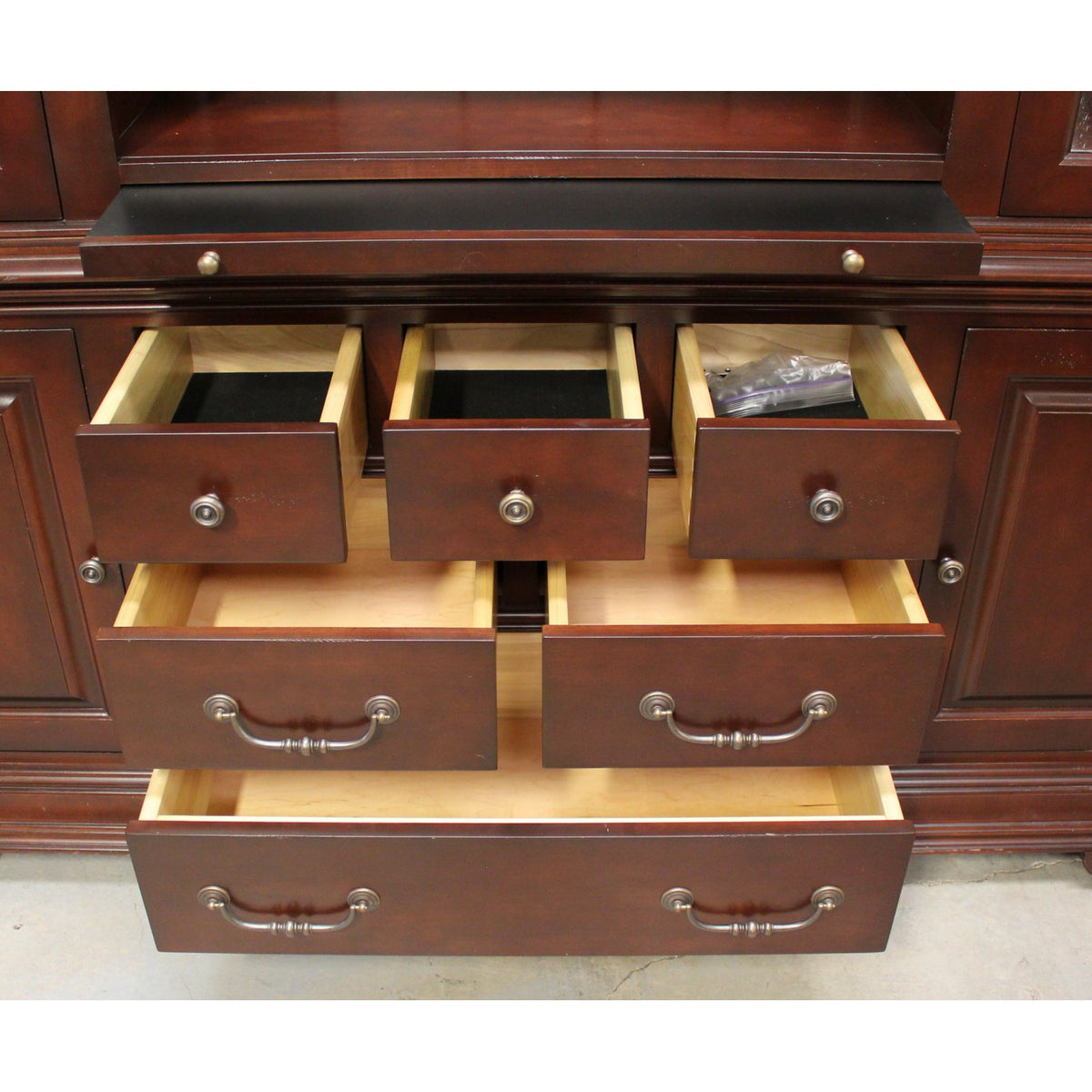 Stanley Furniture Seeded Glass Door China Cabinet