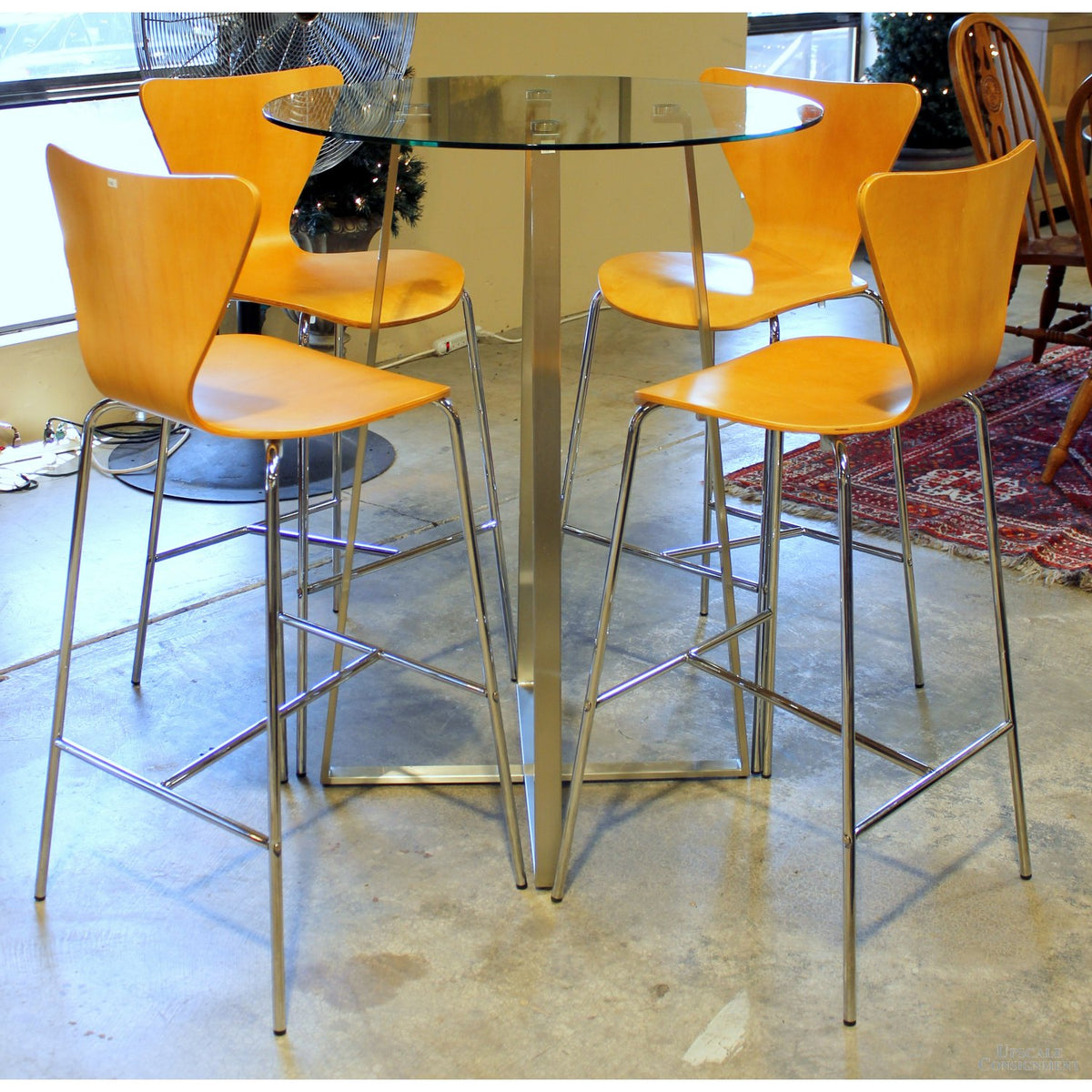 Round Glass Top Bar Height Table w/4 Bentwood Stools
