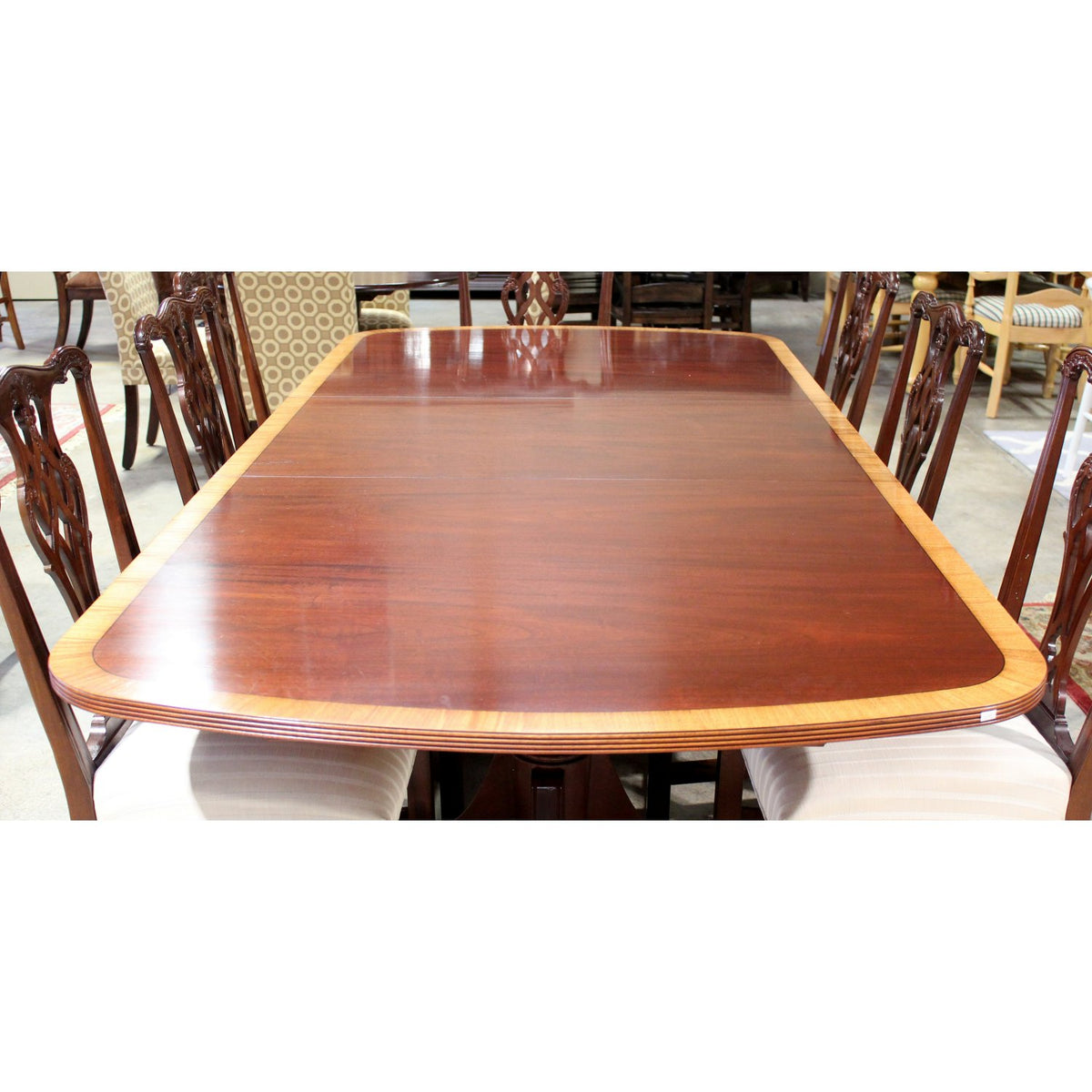 Ethan Allen Dining Table w/8 Chairs