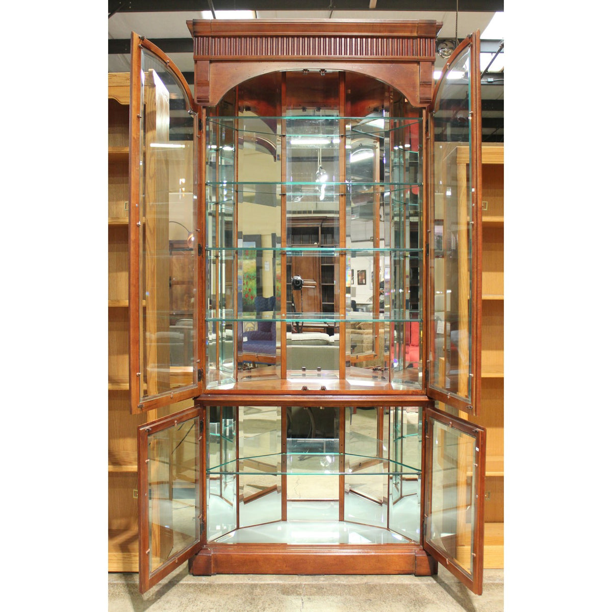 Pulaski 2pc. Curio Cabinet w/Curved Mirrored Back