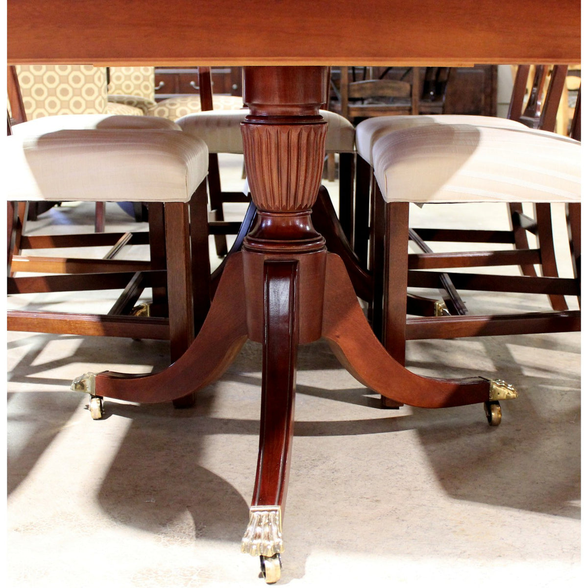 Ethan Allen Dining Table w/8 Chairs