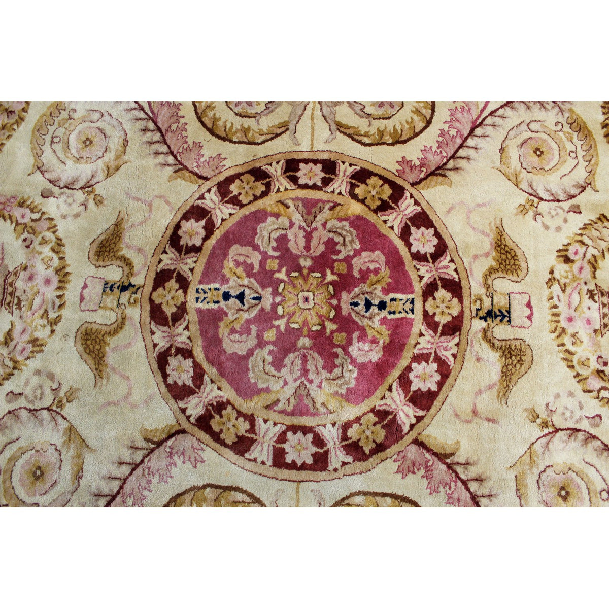 6' 11'' X 9' Wool Area Rug