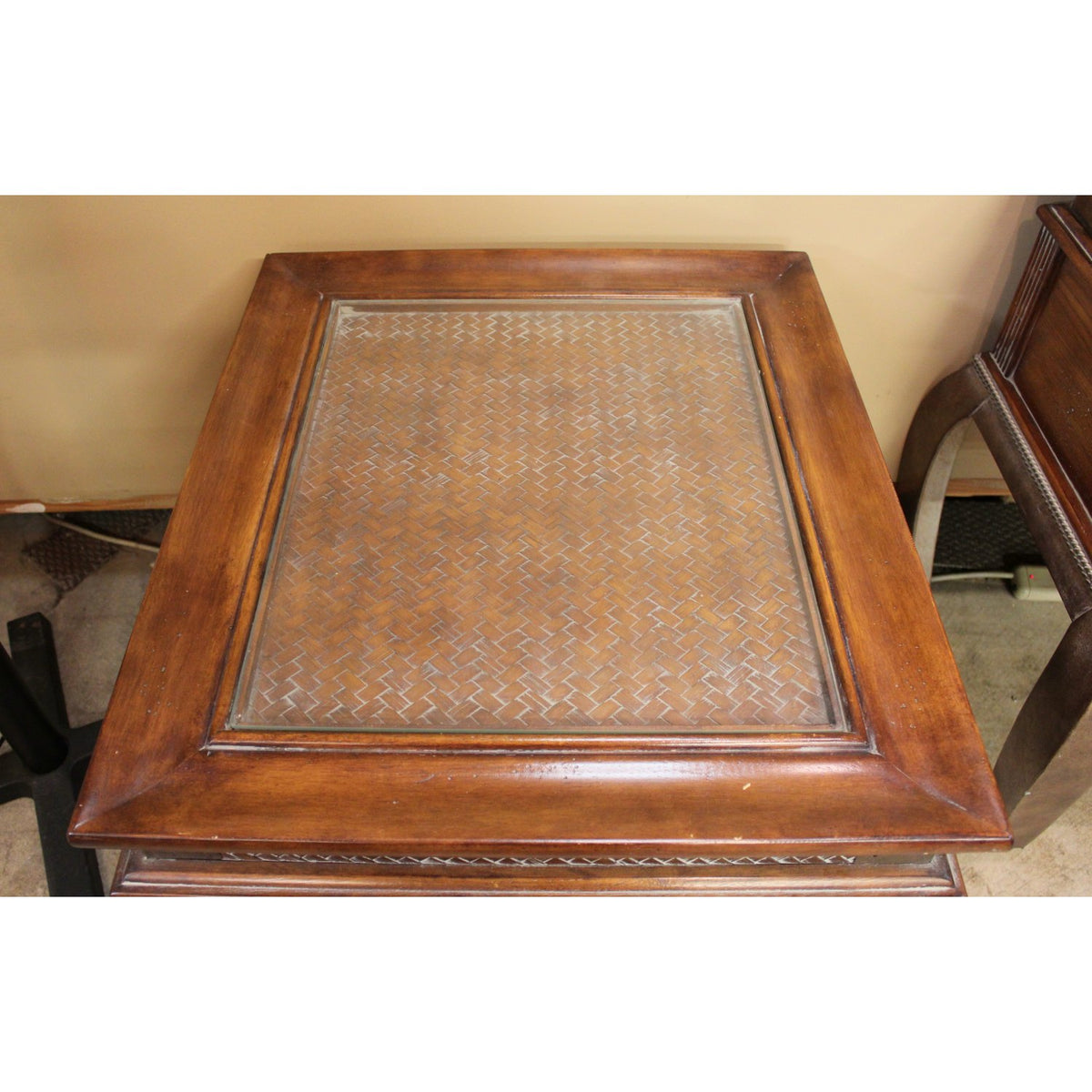 End Table w/Glass Insert