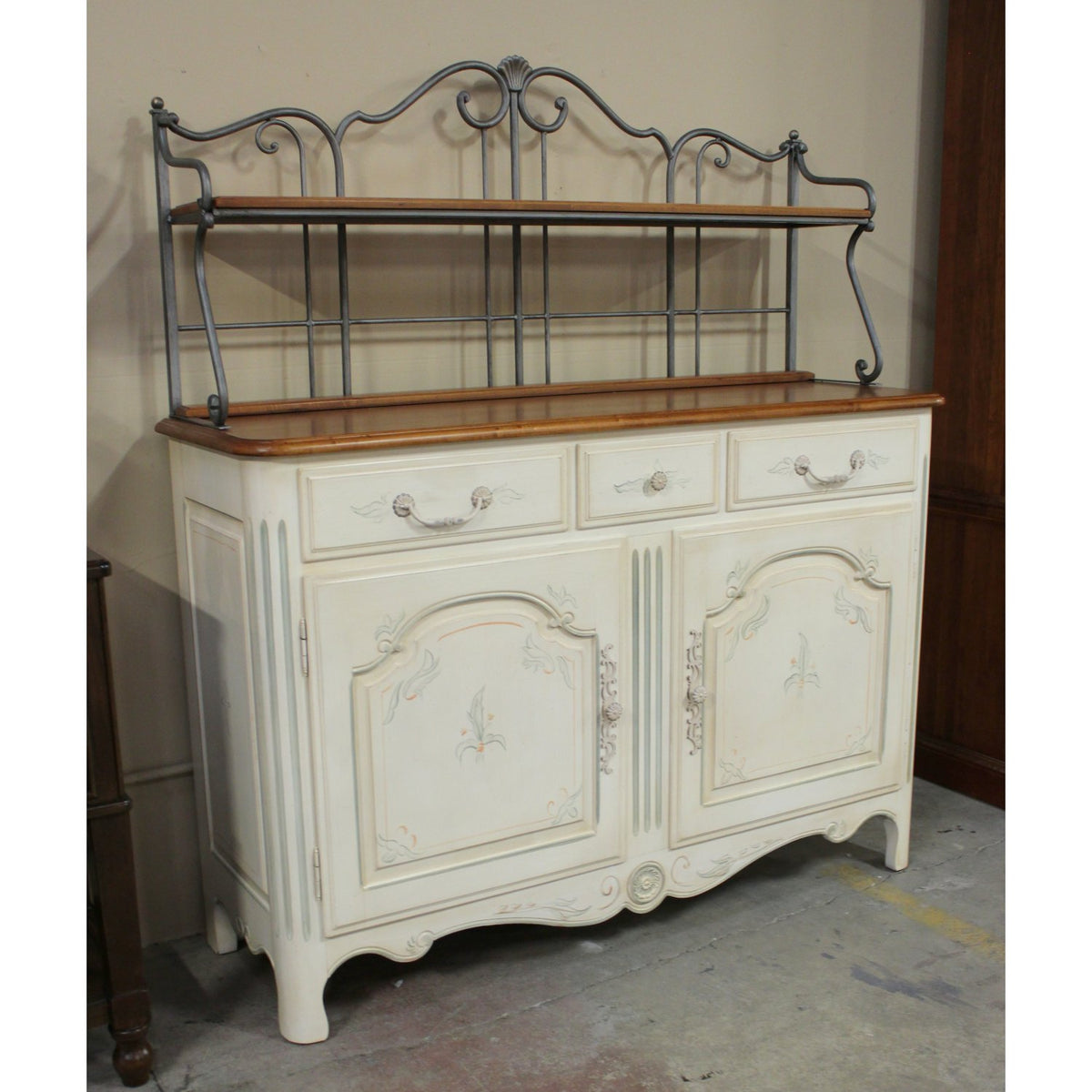 Ethan Allen Sideboard w/Hutch