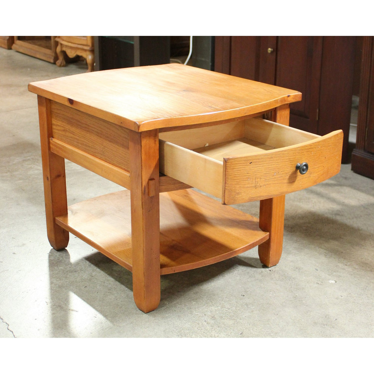 Broyhill End Table w/Drawer