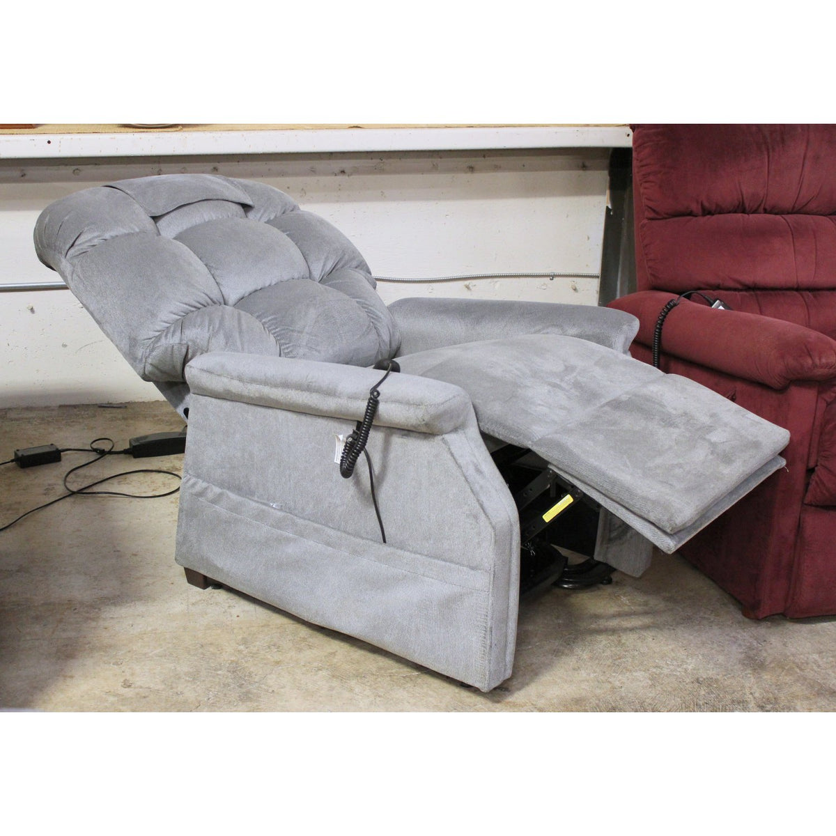 Golden 'Cambridge' Power Lift Recliner