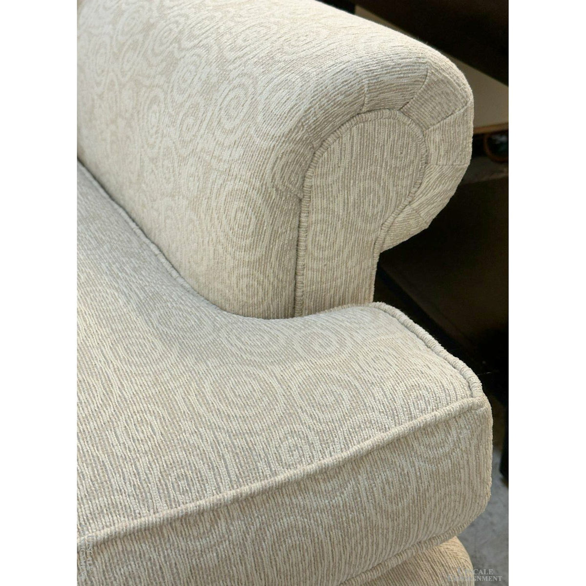 Castellano Spiral Pattern Loveseat