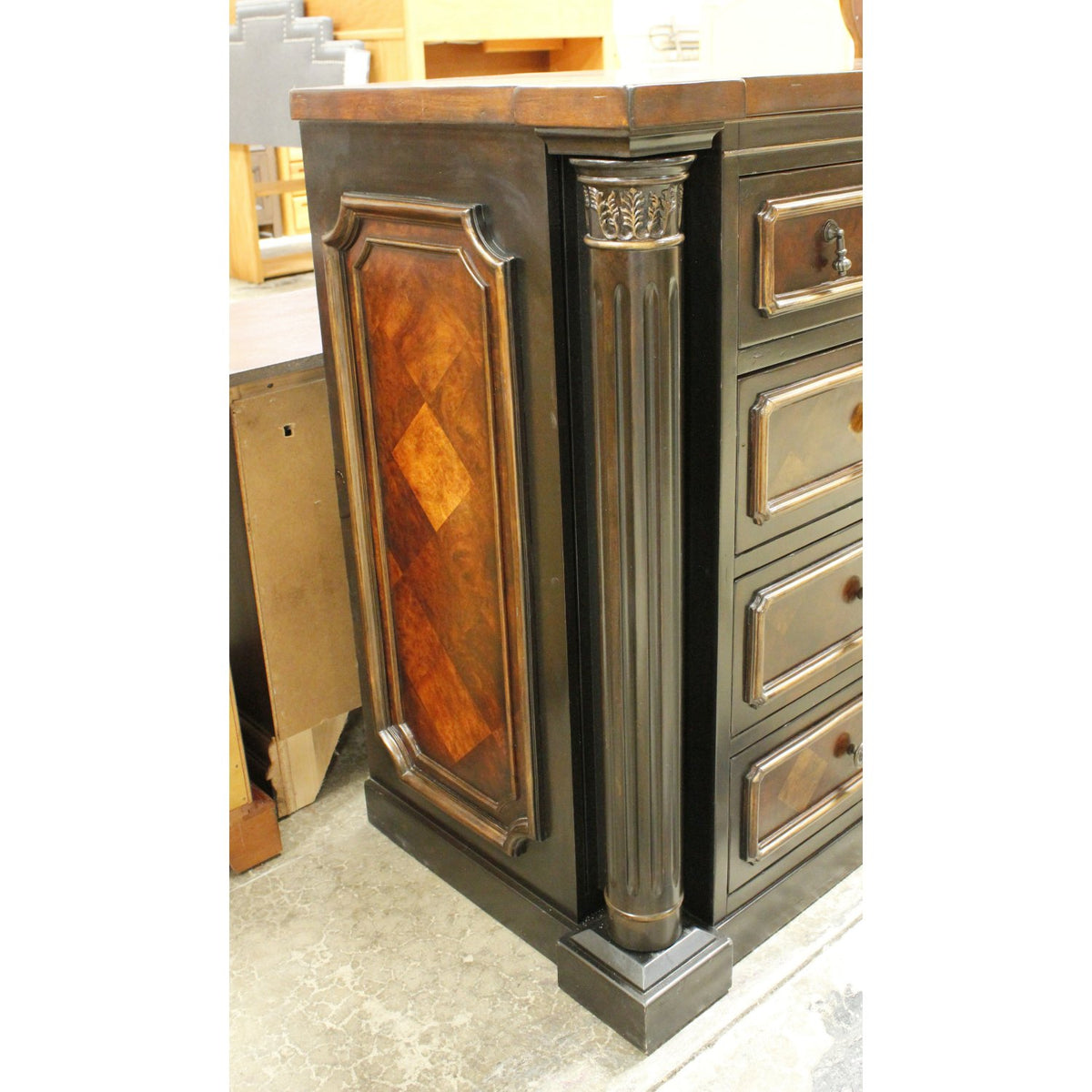 11 Drawer Dresser w/Columns