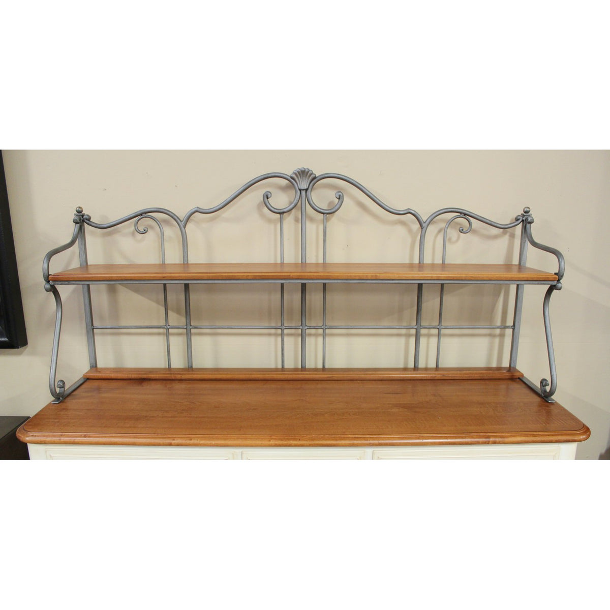 Ethan Allen Sideboard w/Hutch