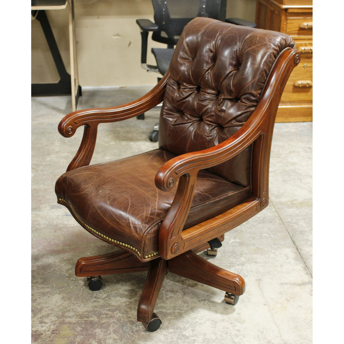 Tufted Leather Executive Chair