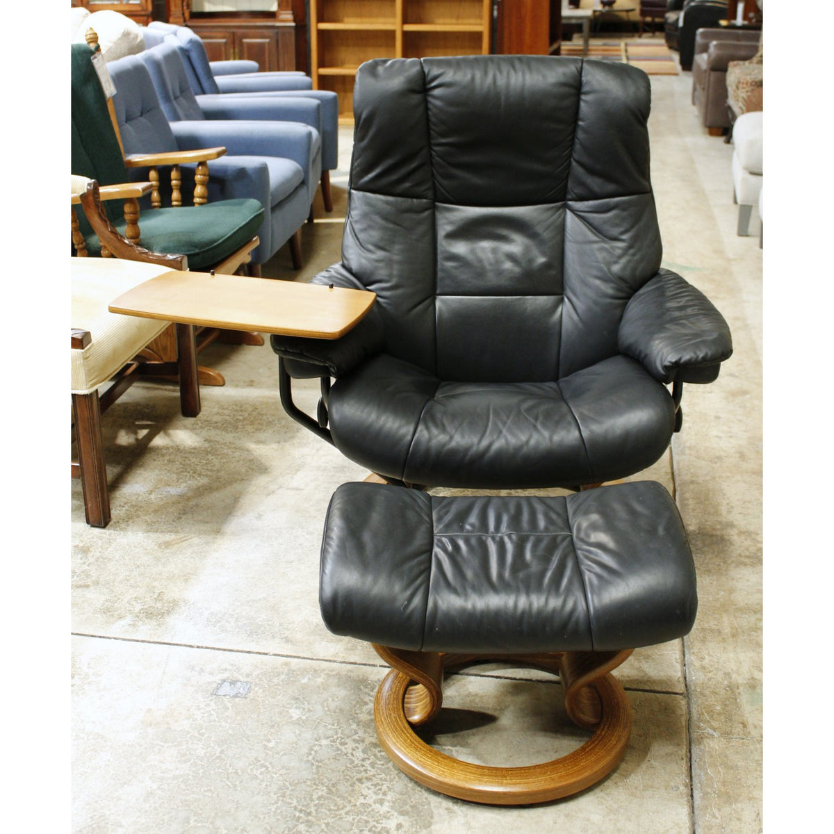 Ekornes Stressless Recliner w/Ottoman & Table Tray