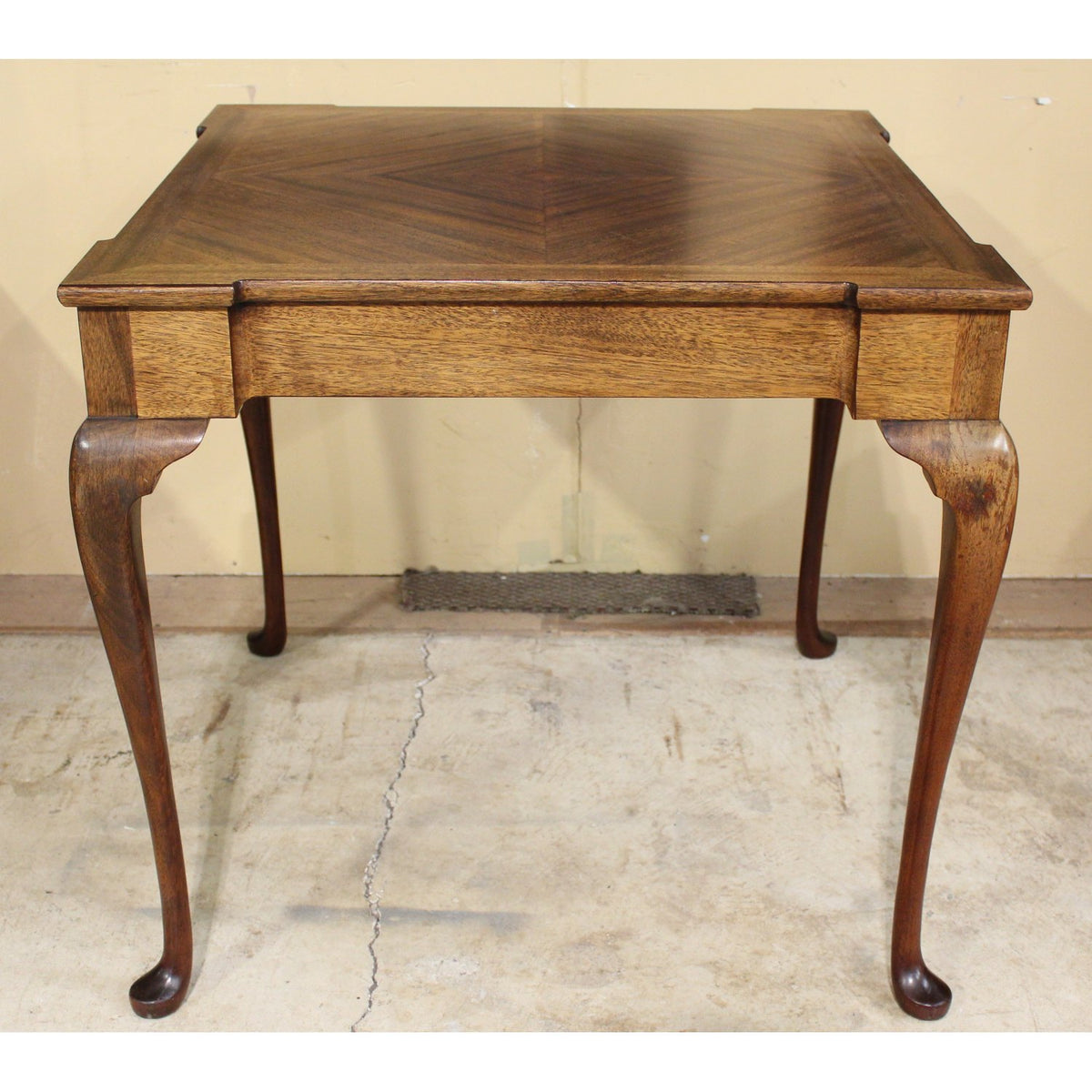Mahogany Diamond Pattern Veneer Game Table