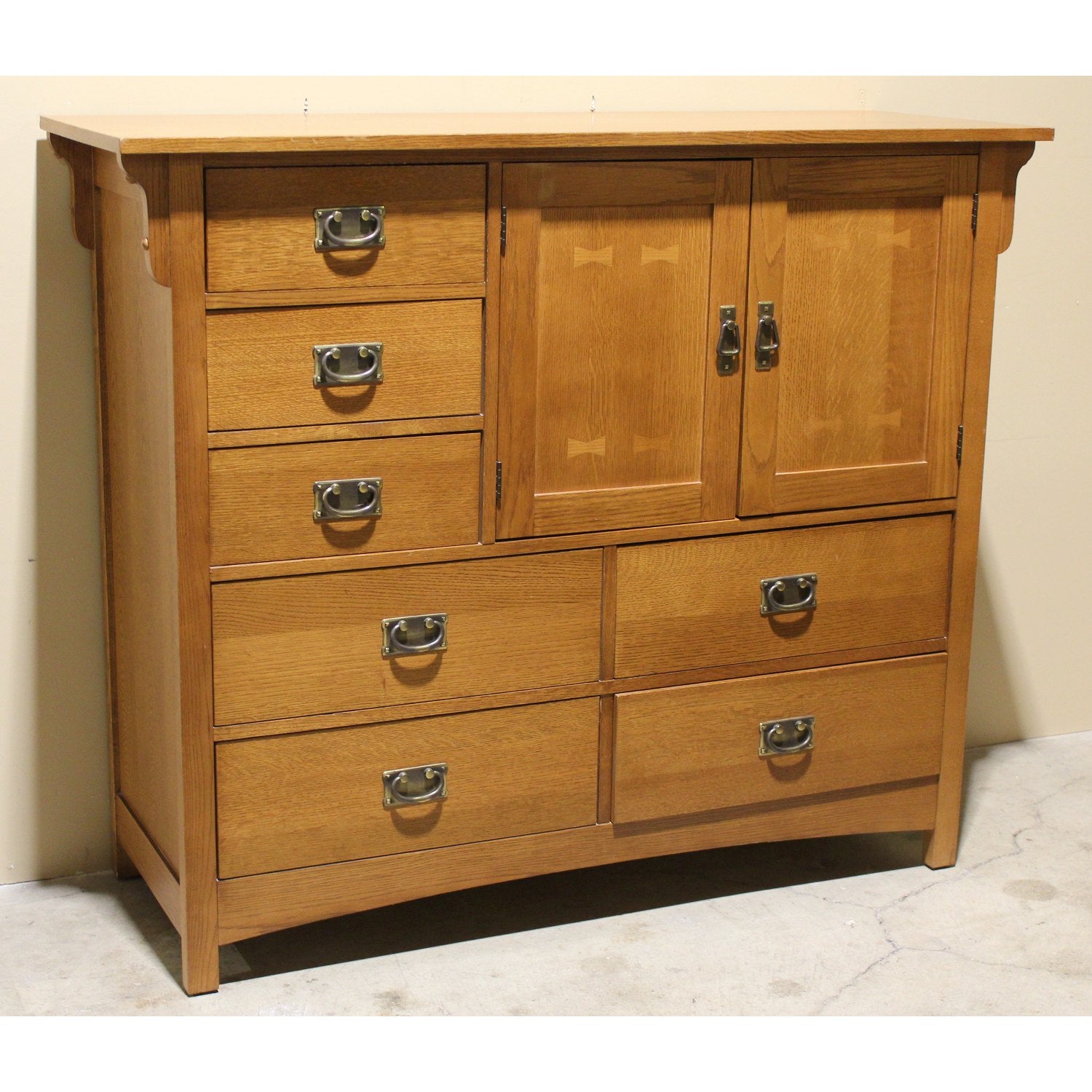 BASSETT FURNITURE USAヴィンテージ　チェスト　4段 Bassett Mission Style Mule Dresser w/Cabinet – Upscale Consignment