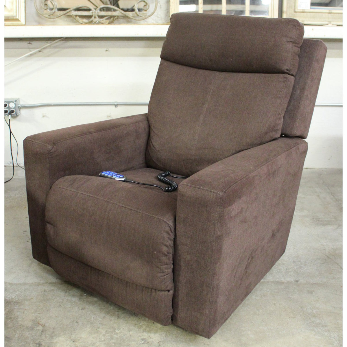 La-Z-Boy Swivel Dual Motor Power Recliner w/Adj. Headrest & Lumbar