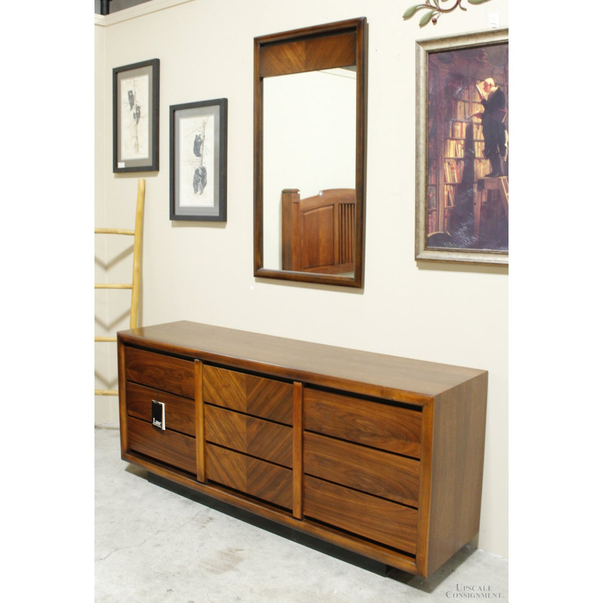 Lane Mid-Century Walnut Dresser w/Mirror