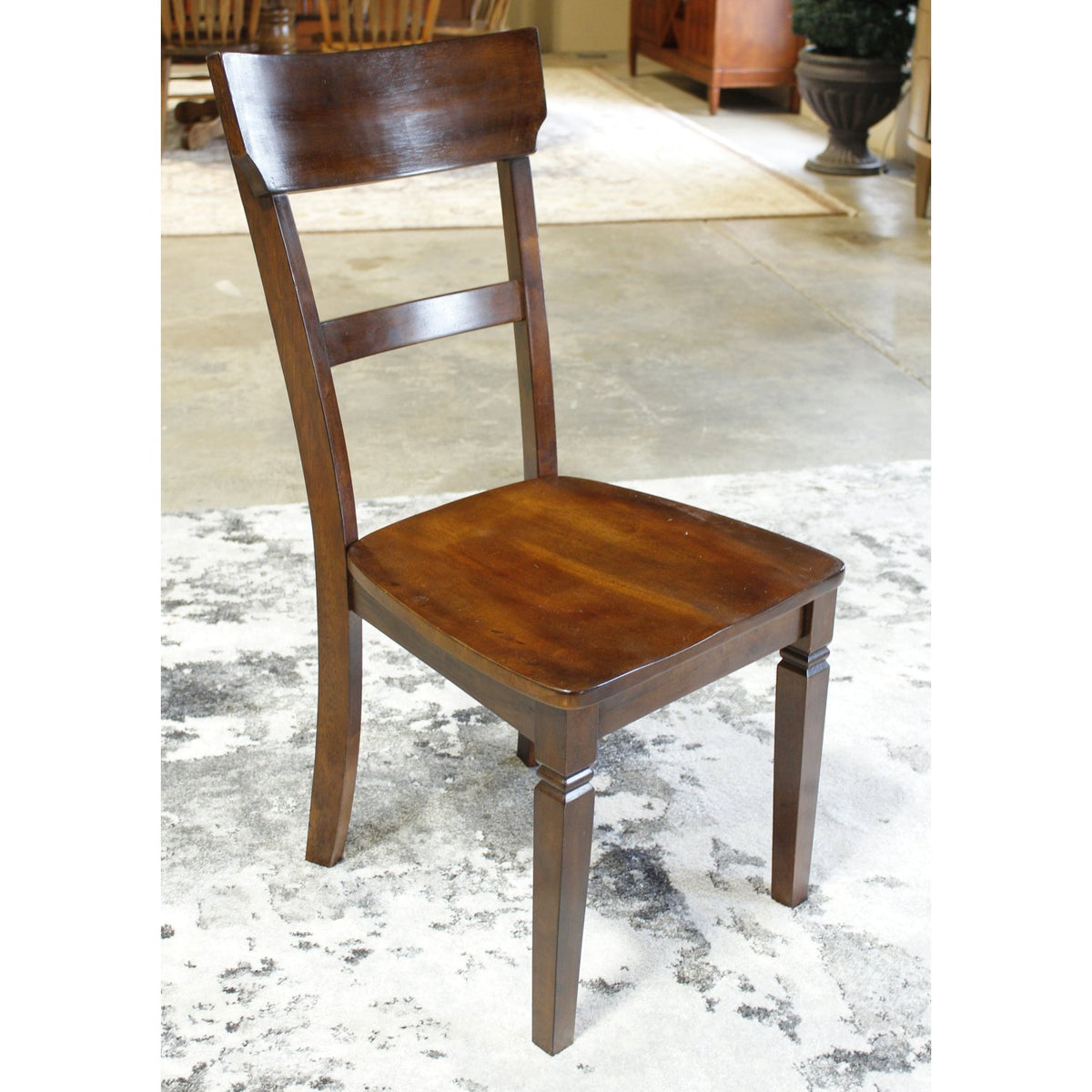 Round Dining Table w/4 Chairs