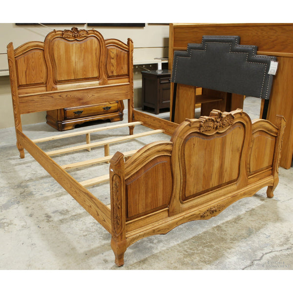 Oakwood Interiors Queen Size Oak Bed