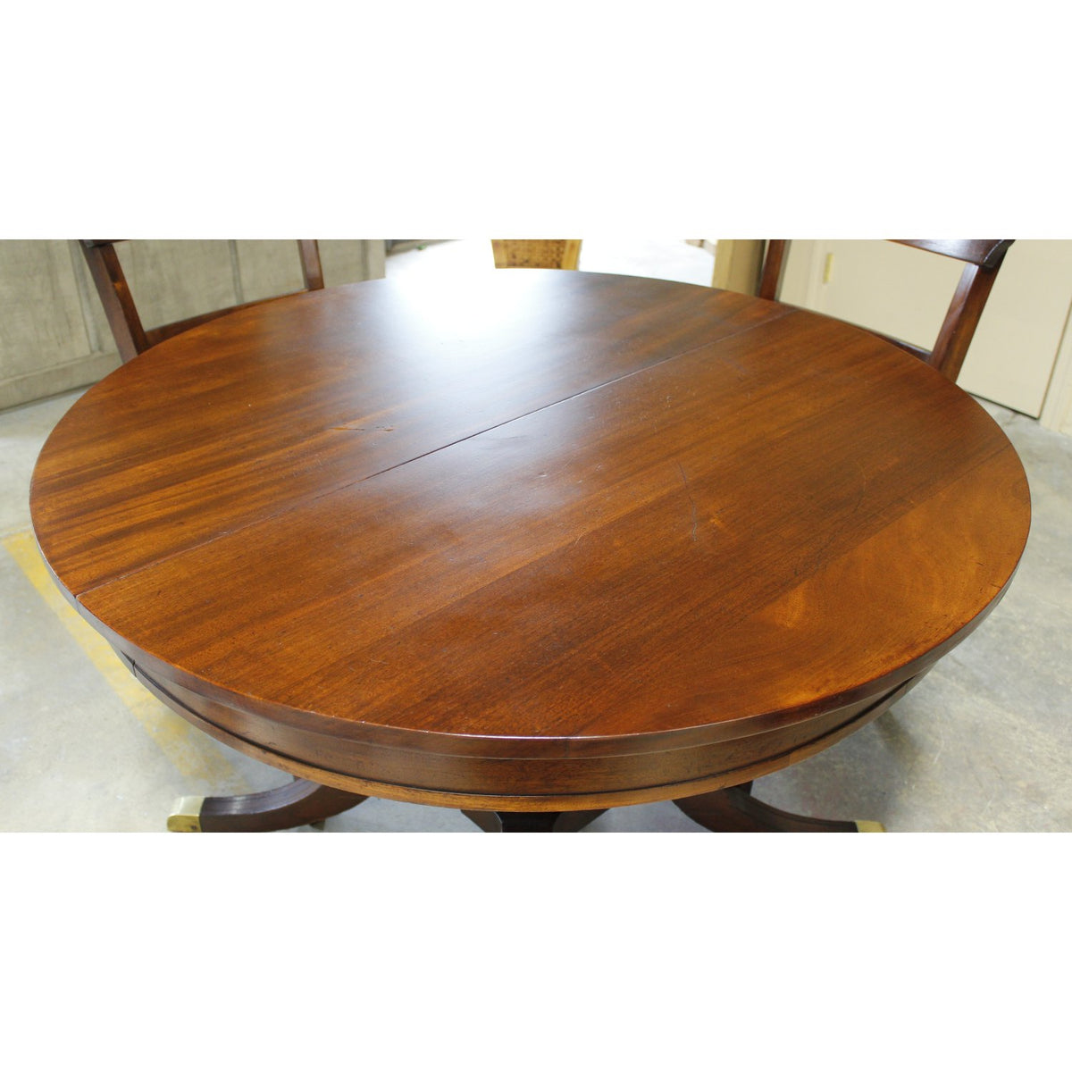 Round Dining Table w/4 Chairs