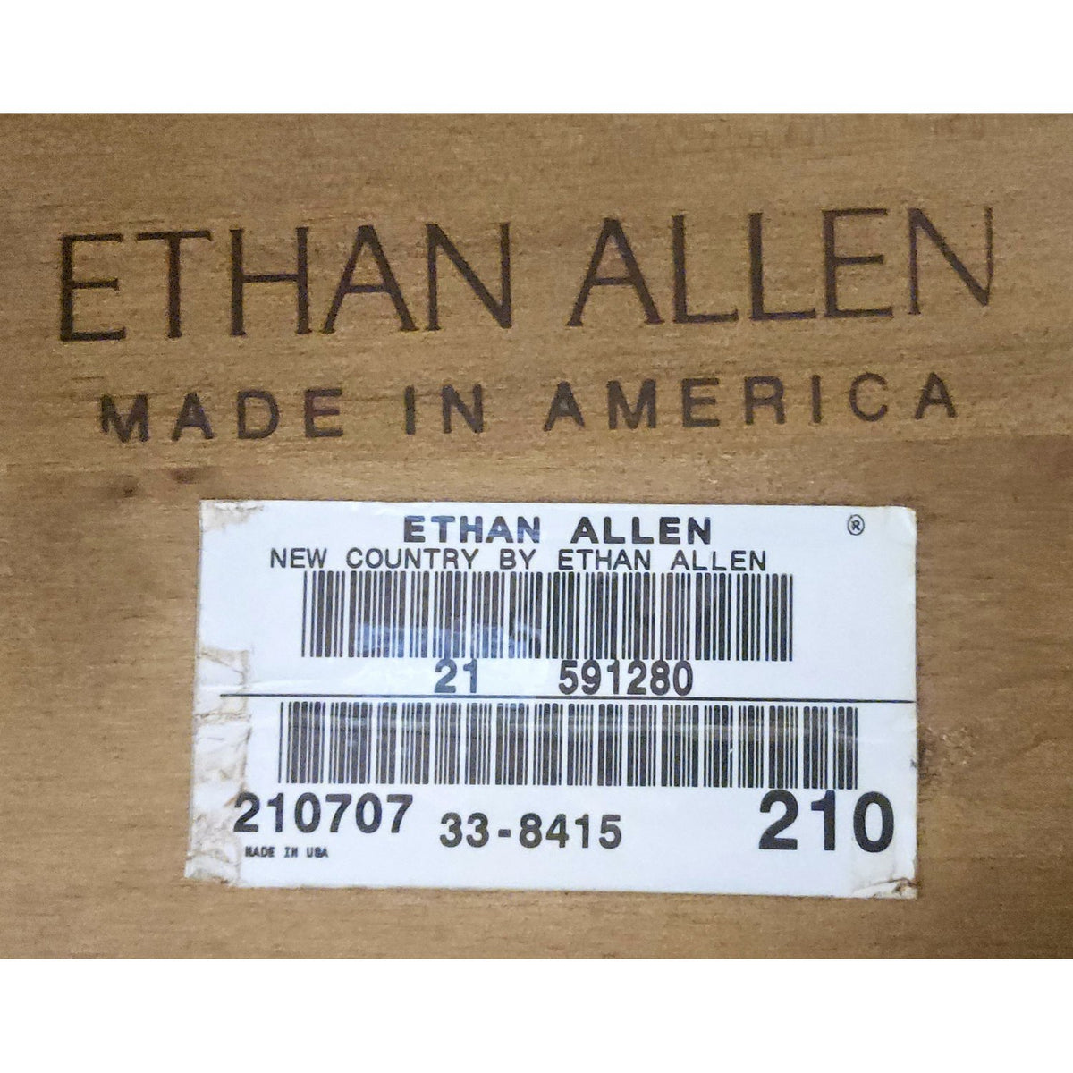 Ethan Allen 'New Country' Round Pedestal Accent Table