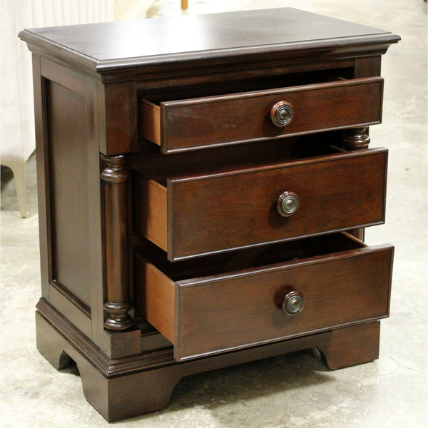 3 Drawer Nightstand w/Pillars